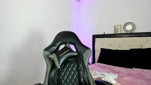 Snapshot of Sara_Roades chatting on November 2025 07:48:02 PM Sara Roades online show from November 2025 07:48:02 PM