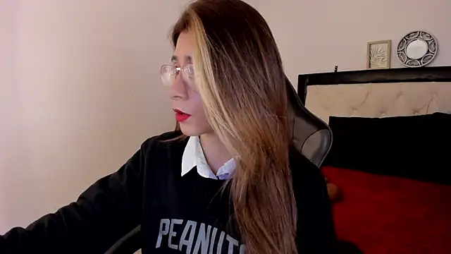 Snapshot of Sara_Roades chatting on November 2025 08:55:01 PM Sara Roades online show from November 2025 08:55:01 PM