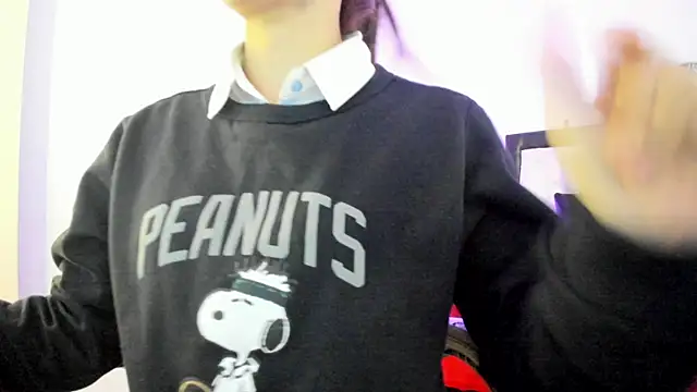 Snapshot of Sara_Roades chatting on November 2025 08:00:01 PM Sara Roades online show from November 2025 08:00:01 PM