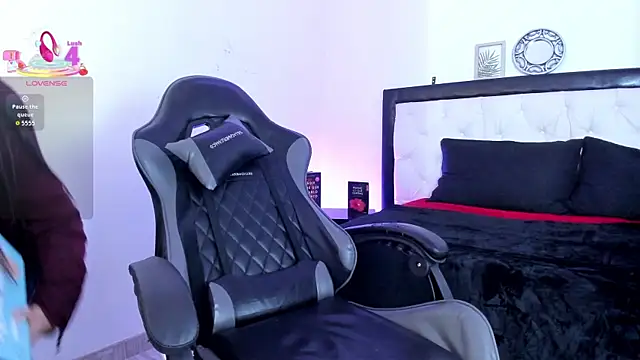 Snapshot of Sara_Roades chatting on November 2025 07:06:01 PM Sara Roades online show from November 2025 07:06:01 PM