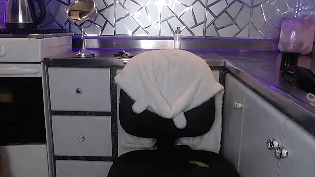 Snapshot of ZAMMIRA chatting on December 2025 07:23:02 PM ZAMMIRA online show from December 2025 07:23:02 PM