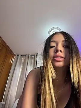 Snapshot of HoneyMollyX chatting on June 2026 01:02:02 PM HoneyMollyX online show from June 2026 01:02:02 PM