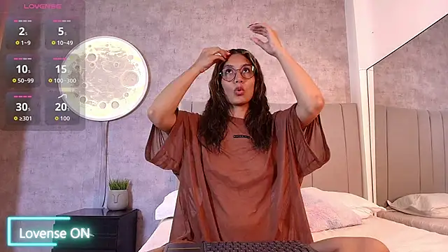 Snapshot of alexandralopez- chatting on November 2025 06:51:01 PM alexandralopez- online show from November 2025 06:51:01 PM