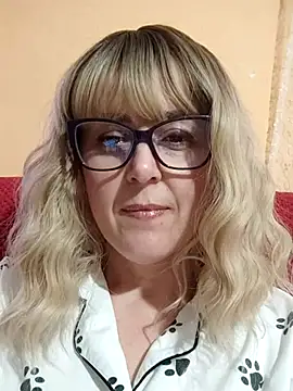 Amelialove42 online show from June 2026 04:00:02 PM