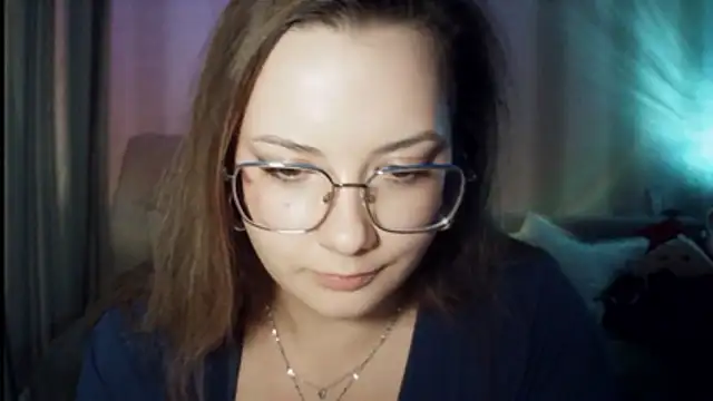 MoodieMira online show from April 2026 10:45:01 PM