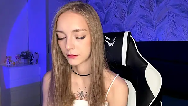 EvaPeace online show from November 2025 04:20:01 PM