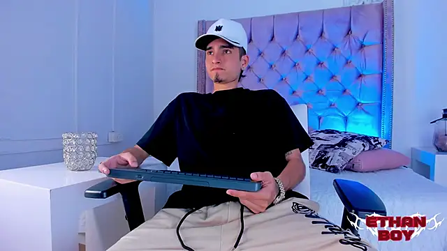 Ethan Boy  online show from November 2025 09:06:01 PM