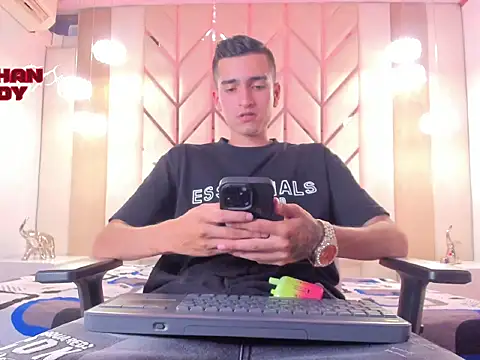 Ethan Boy  online show from February 2026 08:32:02 PM