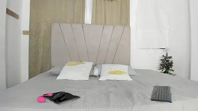 Nina keller  online show from December 2025 11:14:02 PM