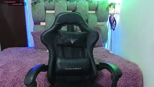 alix kitty online show from April 2026 11:07:02 PM