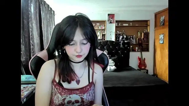 Maki Zein  online show from November 2025 02:29:02 PM