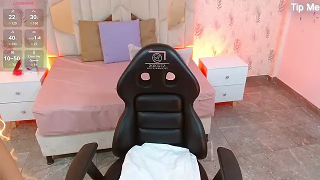 Snapshot of MARIANA_TAY1 chatting on October 2025 03:06:02 AM MARIANA TAY1 online show from October 2025 03:06:02 AM