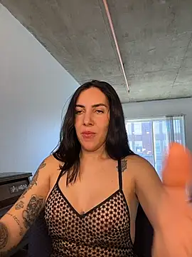 Lolathebaddie online show from February 2026 05:06:02 PM