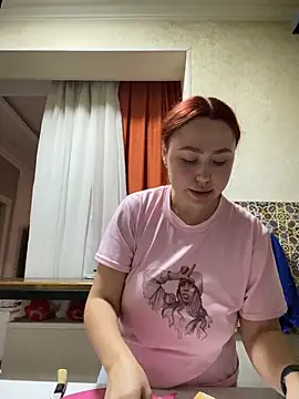 LolaMint  online show from December 2025 01:29:01 PM