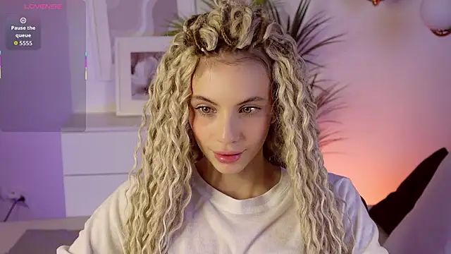 Snapshot of mia_silkk chatting on November 2025 06:25:02 AM mia silkk online show from November 2025 06:25:02 AM