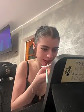 Snapshot of MissHerra2 chatting on November 2025 05:59:01 PM MissHerra2 online show from November 2025 05:59:01 PM