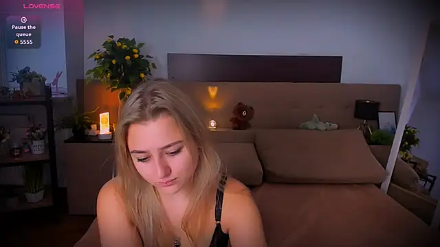 Lulu   Moon online show from November 2025 06:57:01 AM