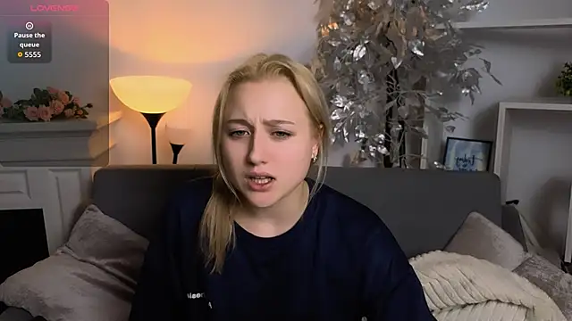 Lulu   Moon online show from December 2025 09:54:01 PM