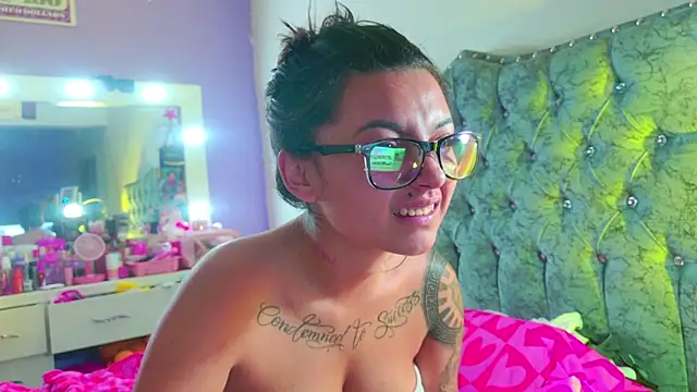 Liisaa Kiss online show from March 2026 04:34:01 PM