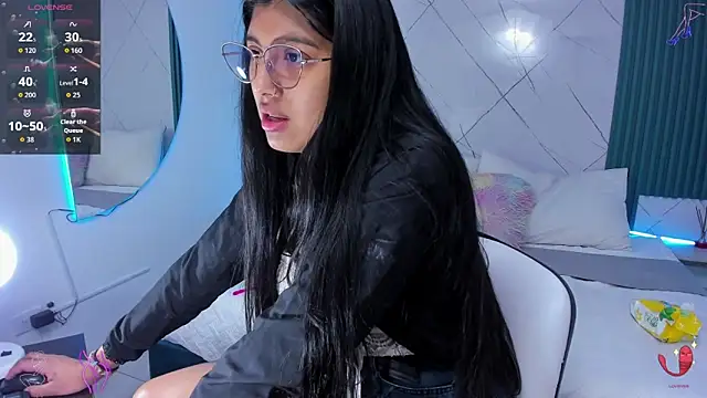 Briseida-White online show from October 2025 01:37:01 PM