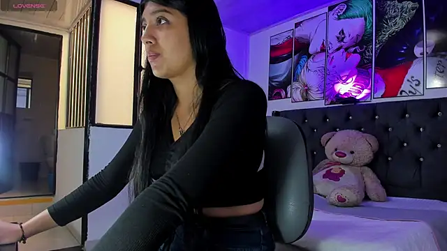 Briseida-White online show from December 2025 02:00:02 PM