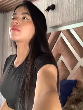 Snapshot of LunaMoore_Pink chatting on October 2025 12:56:02 PM LunaMoore Pink online show from October 2025 12:56:02 PM