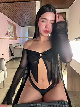 LunaMoore Pink online show from April 2026 12:49:01 PM