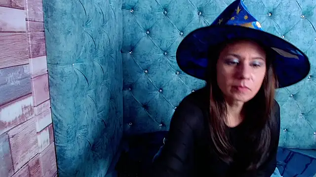 Kylie Bloom online show from October 2025 06:20:02 PM