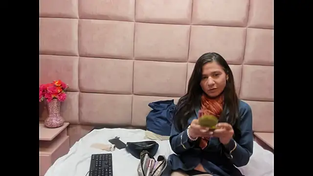 Kylie Bloom online show from November 2025 09:17:01 PM