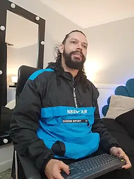 AlukardBig online show from November 2025 01:11:02 PM