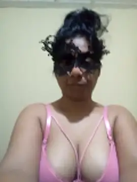 Expose Queen online show from December 2025 05:18:02 PM