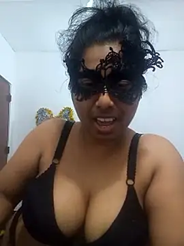 Expose Queen online show from April 2026 05:36:01 PM