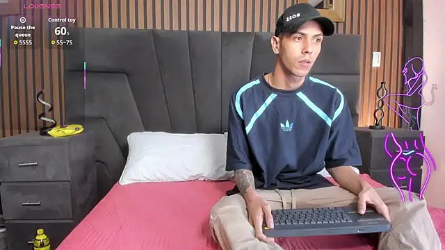 DerryAndIzzy online show from November 2025 05:40:02 AM