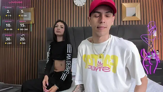 DerryAndIzzy online show from November 2025 06:13:01 AM