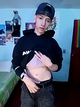 Snapshot of heyy_noah11 chatting on October 2025 02:33:01 AM heyy noah11 online show from October 2025 02:33:01 AM