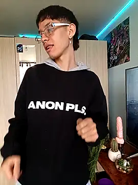 Snapshot of heyy_noah11 chatting on October 2025 07:59:01 PM heyy noah11 online show from October 2025 07:59:01 PM