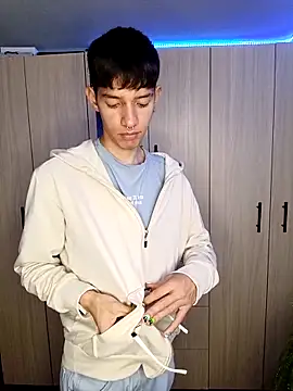 Snapshot of heyy_noah11 chatting on November 2025 12:42:02 AM heyy noah11 online show from November 2025 12:42:02 AM