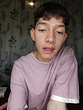 Snapshot of heyy_noah11 chatting on November 2025 01:25:02 AM heyy noah11 online show from November 2025 01:25:02 AM