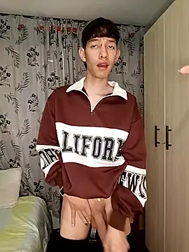 Snapshot of heyy_noah11 chatting on December 2025 12:51:02 AM heyy noah11 online show from December 2025 12:51:02 AM