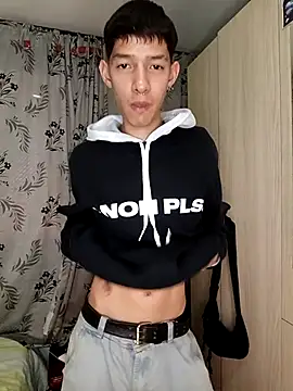 Snapshot of heyy_noah11 chatting on December 2025 01:35:02 AM heyy noah11 online show from December 2025 01:35:02 AM