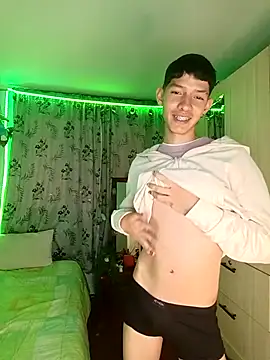 Snapshot of heyy_noah11 chatting on December 2025 03:04:02 AM heyy noah11 online show from December 2025 03:04:02 AM