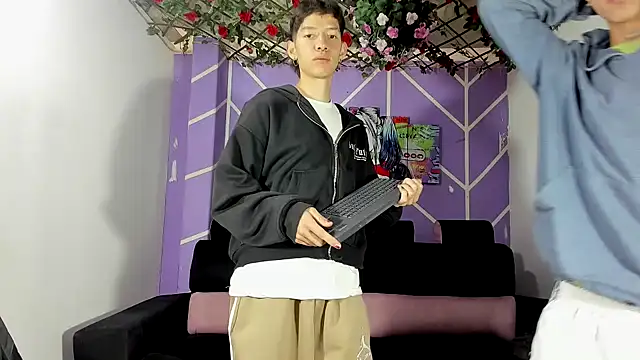 Snapshot of heyy_noah11 chatting on February 2026 01:10:01 PM heyy noah11 online show from February 2026 01:10:01 PM