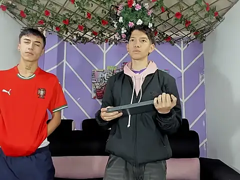 Snapshot of heyy_noah11 chatting on February 2026 01:17:01 PM heyy noah11 online show from February 2026 01:17:01 PM