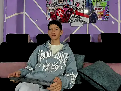 Snapshot of heyy_noah11 chatting on February 2026 01:29:02 PM heyy noah11 online show from February 2026 01:29:02 PM