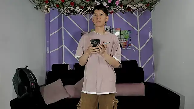 Snapshot of heyy_noah11 chatting on February 2026 01:33:02 PM heyy noah11 online show from February 2026 01:33:02 PM