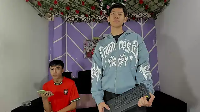 Snapshot of heyy_noah11 chatting on February 2026 01:30:02 PM heyy noah11 online show from February 2026 01:30:02 PM