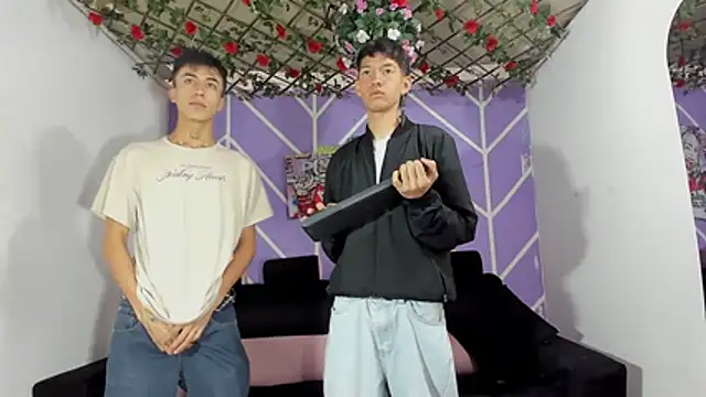 Snapshot of heyy_noah11 chatting on February 2026 01:32:02 PM heyy noah11 online show from February 2026 01:32:02 PM