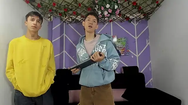 Snapshot of heyy_noah11 chatting on February 2026 01:45:02 PM heyy noah11 online show from February 2026 01:45:02 PM