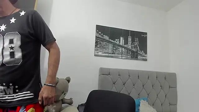 Sofi And Santy online show from March 2026 11:18:01 PM