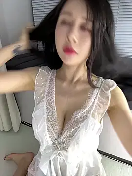yiyi 3523 online show from May 2026 12:02:01 PM